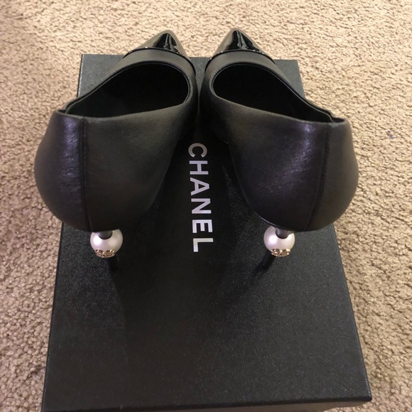 SOLD Chanel pointy pearl pumps - Picture 2 of 5